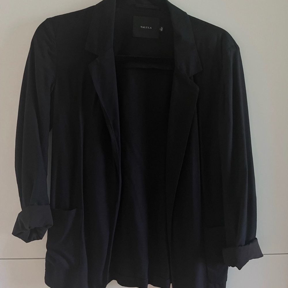 Aritzia Talula lightweight blazer